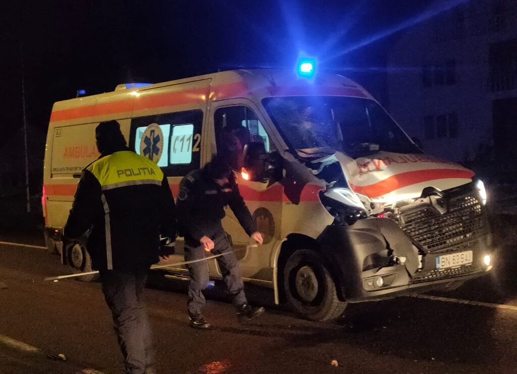 FOTO. Accident cumplit în țară. Un bărbat a murit lovit de o ambulanță