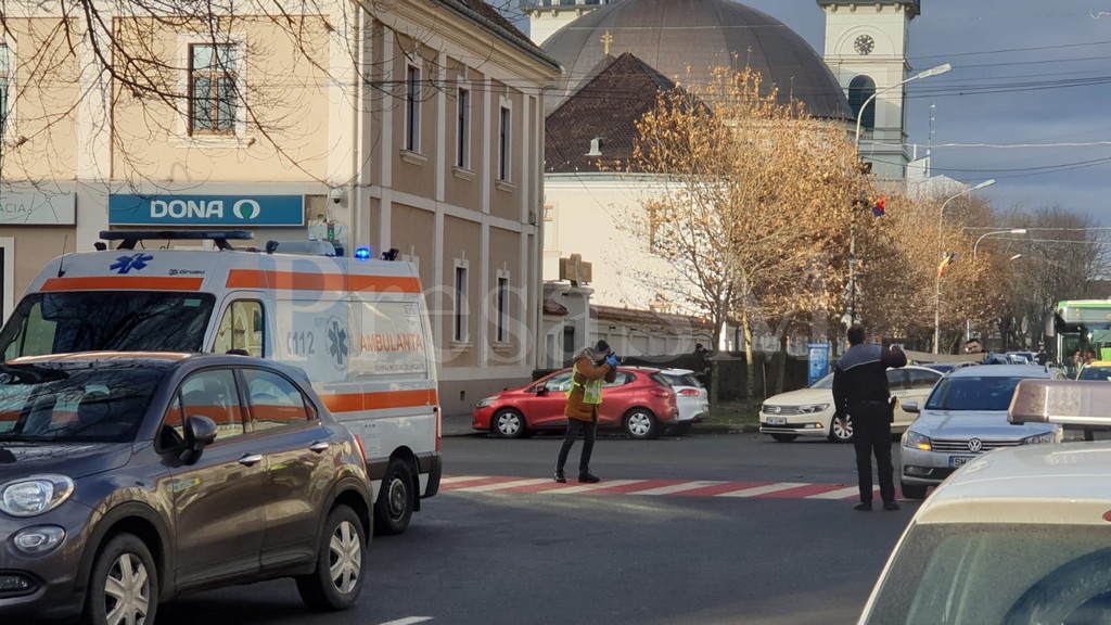 Un german (90 ani) a lovit cu mașina o sătmăreancă pe trecerea de pietoni