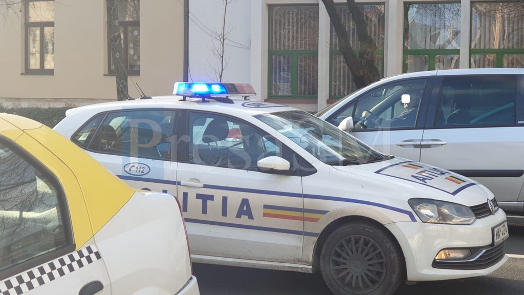 Beat și fără permis, a făcut un accident în Satu Mare. Apoi a mai tras și un scandal, fiind săltat de Poliție