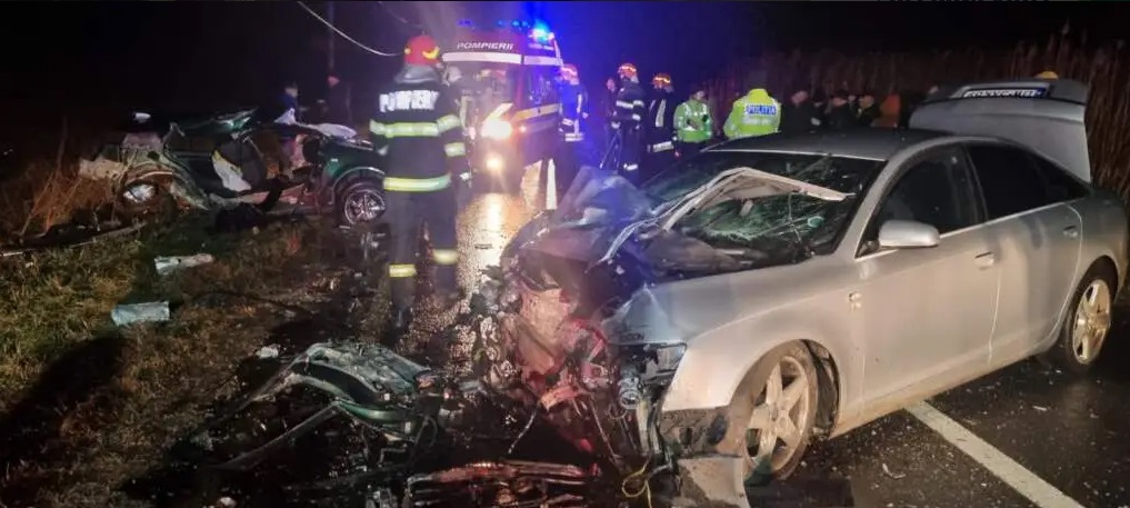 FOTO. Accident grav în țară. Doi oameni au murit, alți cinci, inclusiv trei copii, au fost răniți