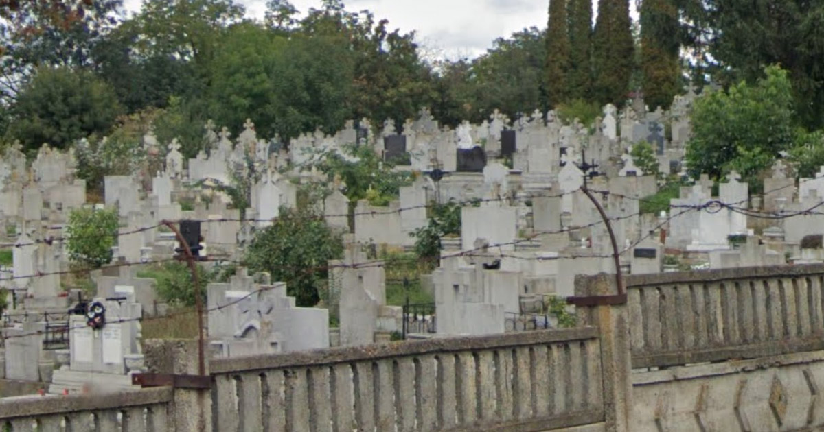 Sute de morminte vor fi mutate pentru a face loc unui complex rezidențial. Dispar morții la ordinul judecătorilor