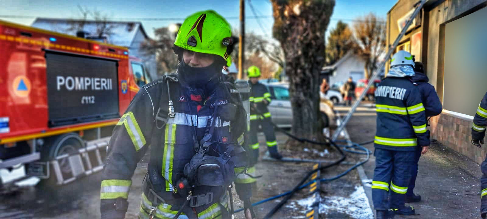 Incendiu la un depozit din județul Satu Mare. Pericol de propagare. Intervin pompierii