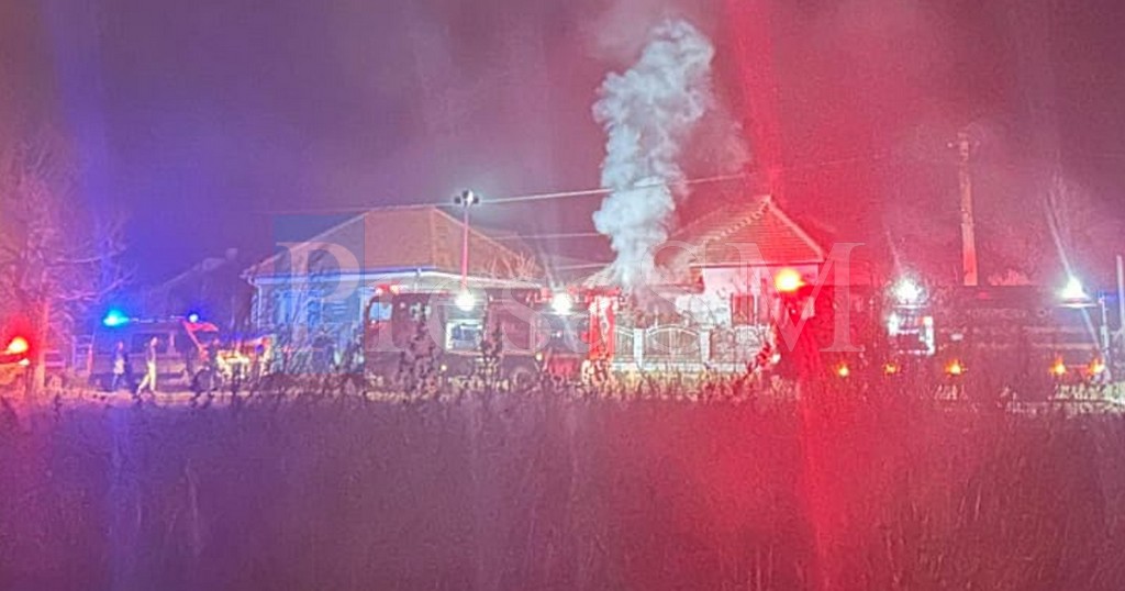 FOTO. Incendiu în municipul Satu Mare. Intervin pompierii cu două autospeciale