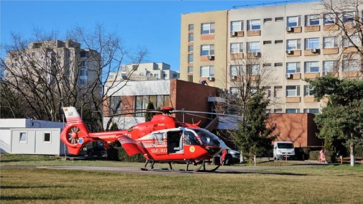 VIDEO. Sătmăreancă în stare critică la Urgență. Preluată cu elicopterul SMURD pentru a fi salvată