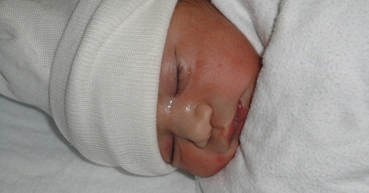 Se întâmplă în România. Mamă externată cu alt nou-născut. Cele două fetițe au fost încurcate