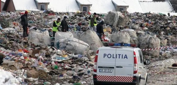 Cadavrul unui bebeluș, găsit la groapa de gunoi. Poliția ne cere ajutorul!