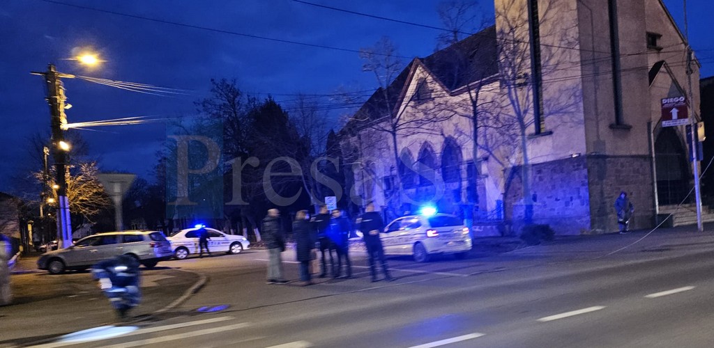 FOTO. Alertă lângă Biserica din Soarelui, în municipiul Satu Mare. Poliția a închis o stradă