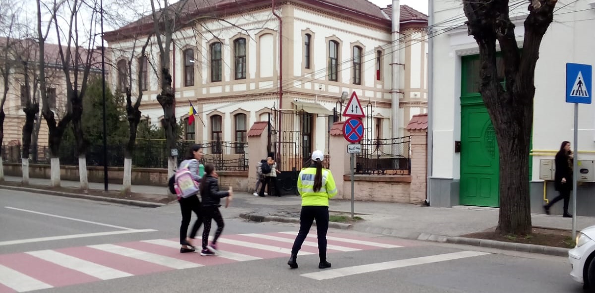 FOTO. ”Razii” la pietoni în Satu Mare. Poliția a ieșit în zona școlilor. Mesaj către sătmăreni