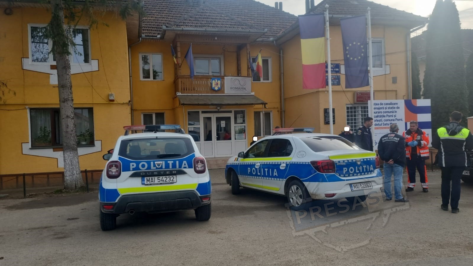 FOTO. Alarmă prin 112 la o primărie din județul Satu Mare. Bărbat încătușat