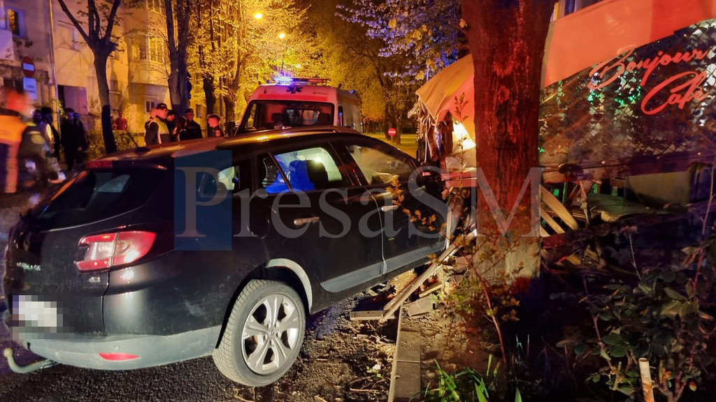 FOTO/VIDEO. A venit ”factura” pentru sătmăreanul care a intrat cu mașina intenționat într-o terasă din Micro 16