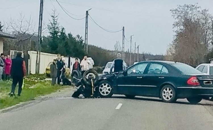 FOTO. Accident în municipiul Satu Mare. Un bunic a dat cu mașina peste un motociclist (17 ani)