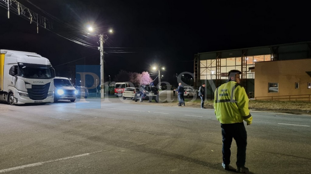 Scandal între șoferi la cozile kilometrice spre Vama Petea. Apel la 112, a intervenit Poliția