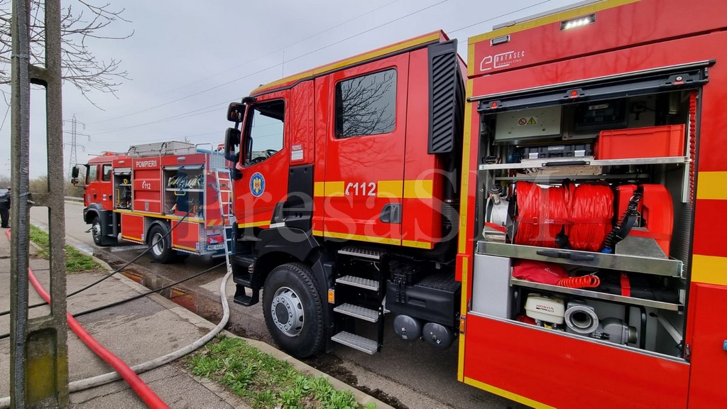 Incendiu la o pălincie din județul Satu Mare. Mobilizare a pompierilor sătmăreni