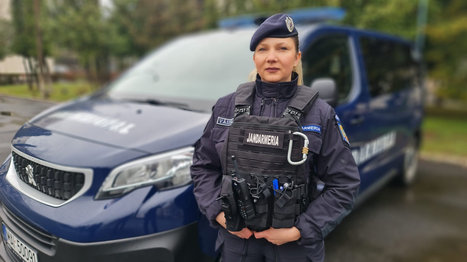 FOTO. Se întâmplă în județul vecin. Chemată la un furt, o jandarmeriță a prins un bărbat care viola copii