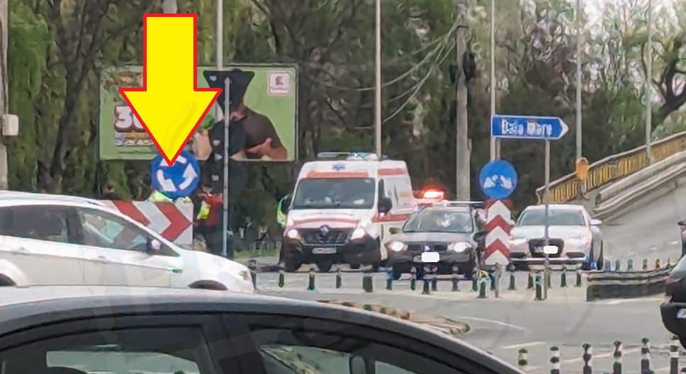FOTO. Incident pe Podul Decebal. Biciclist preluat de Ambulanță și dus la Urgență