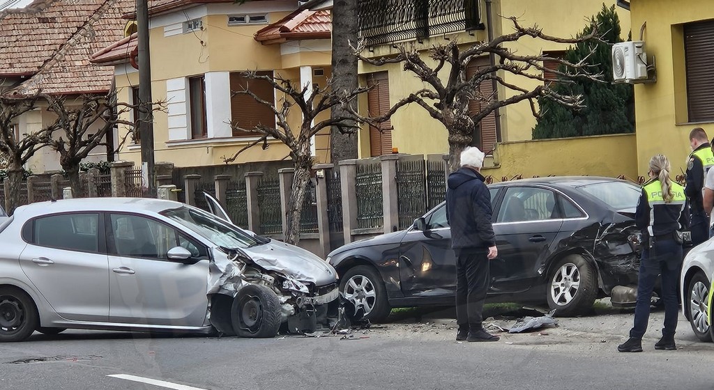 FOTOGALERIE. Accident violent pe strada Avram Iancu din municipiul Satu Mare