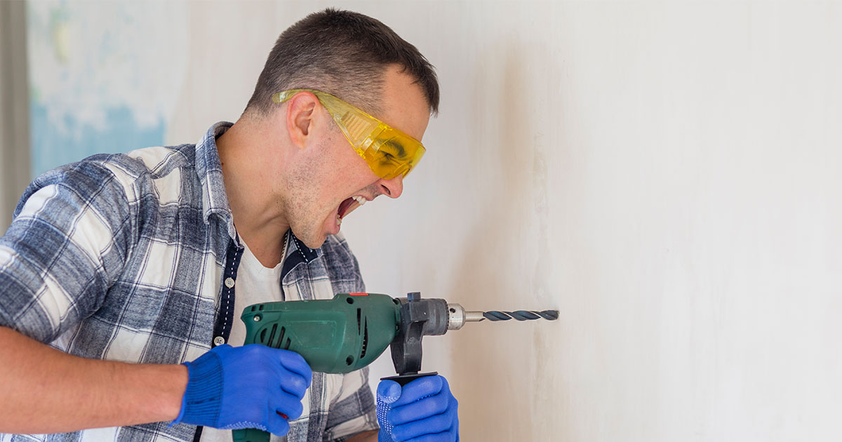 Vecinii gălăgioși s-ar putea alege cu amenzi și mai mari. Petrecerile de la țară și zgomotele de la bloc, în vizorul parlamentarilor