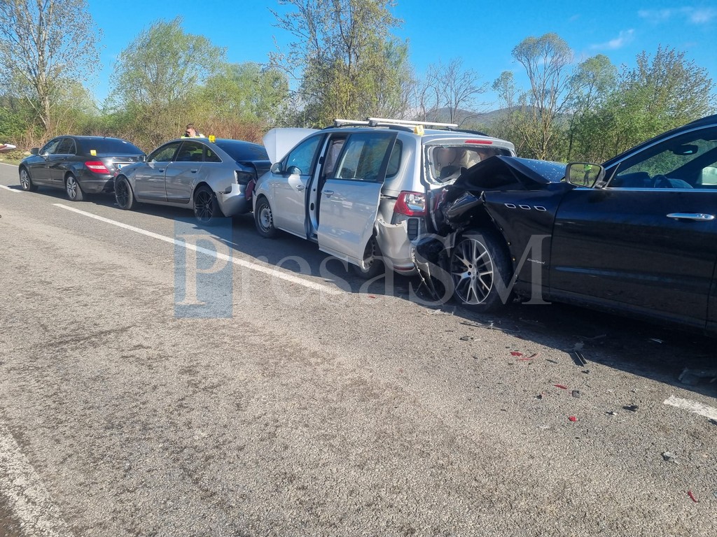 FOTOGALERIE. Accident în lanț în județul Satu Mare. Patru mașini implicate, multiple victime