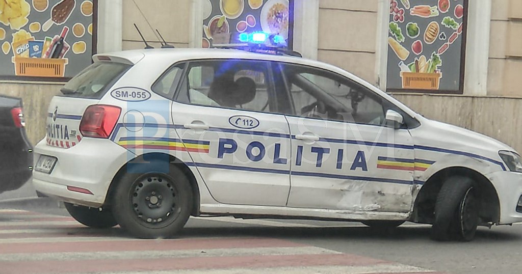 FOTO. Mașina Poliției, implicată într-un accident în centrul municipiului Satu Mare