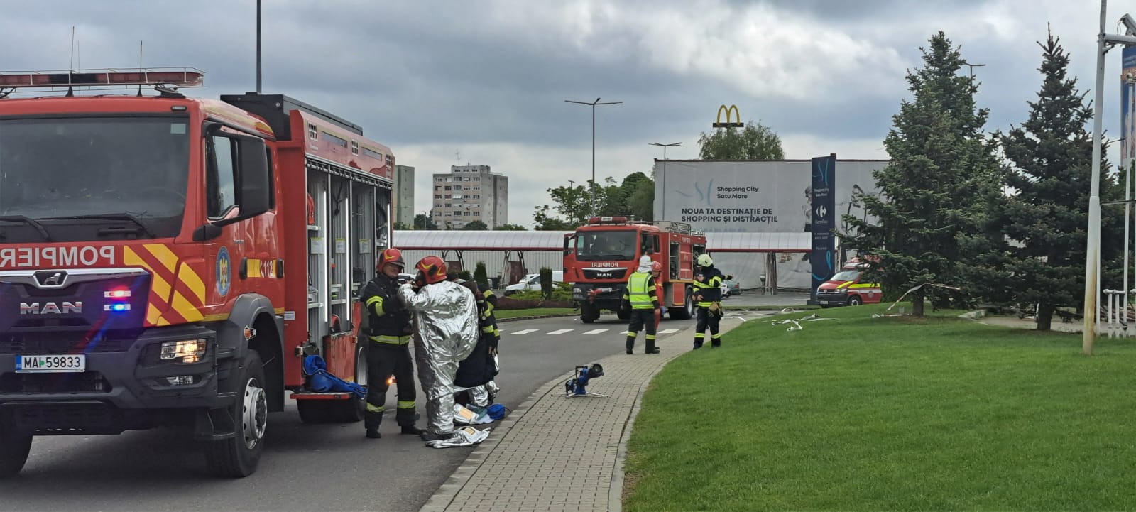 FOTO/VIDEO. Incendiu și persoană intoxicată la o benzinărie din Satu Mare (exercițiu)