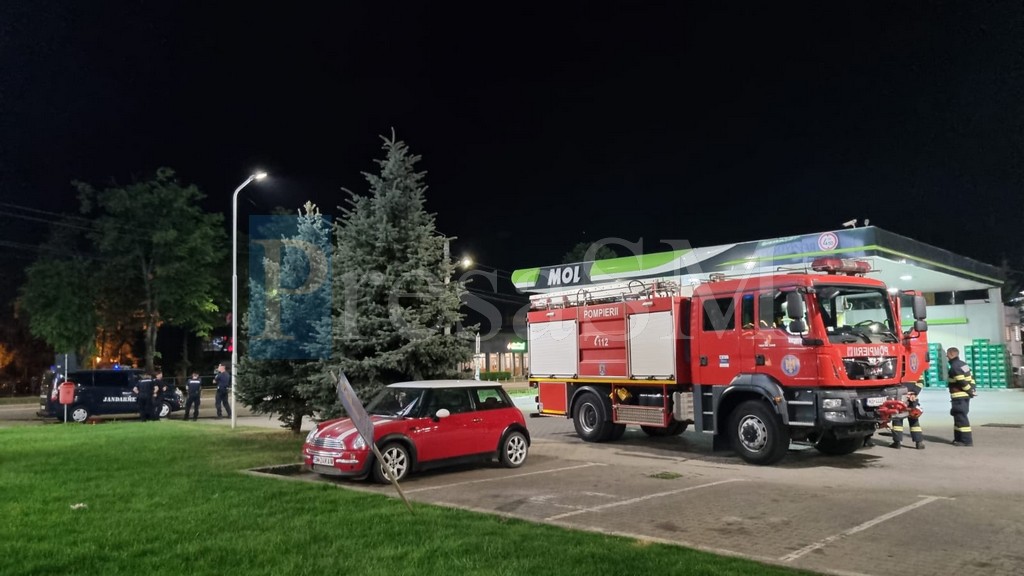 FOTO. Alertă la o benzinărie de lângă Mall! Poliția a închis tot, pompierii ar fi găsit o fisură