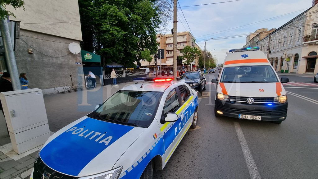 VIDEO. Sălbaticii din centrul municipiului Satu Mare. Bătaie în plină stradă, în raiul infractorilor