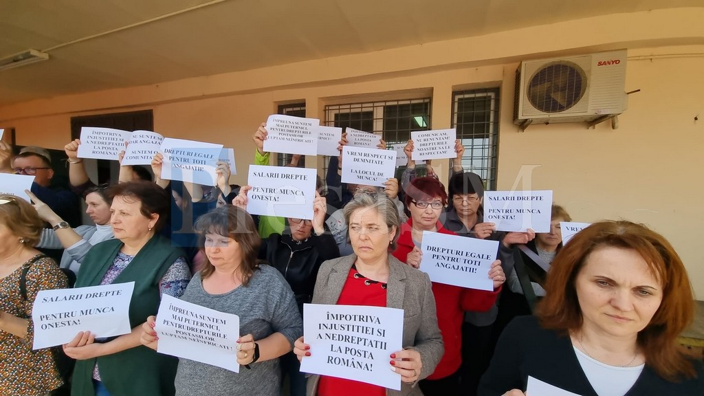 FOTO/VIDEO. Greva poștașilor la Satu Mare. Angajații au ieșit în stradă