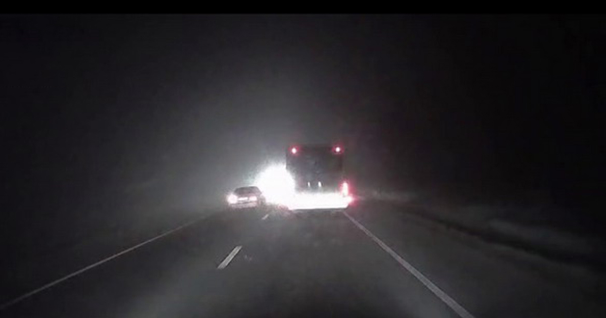 VIDEO. Depăşire "criminală" pe un drum din vestul țării. Impactul frontal, evitat la milimetru