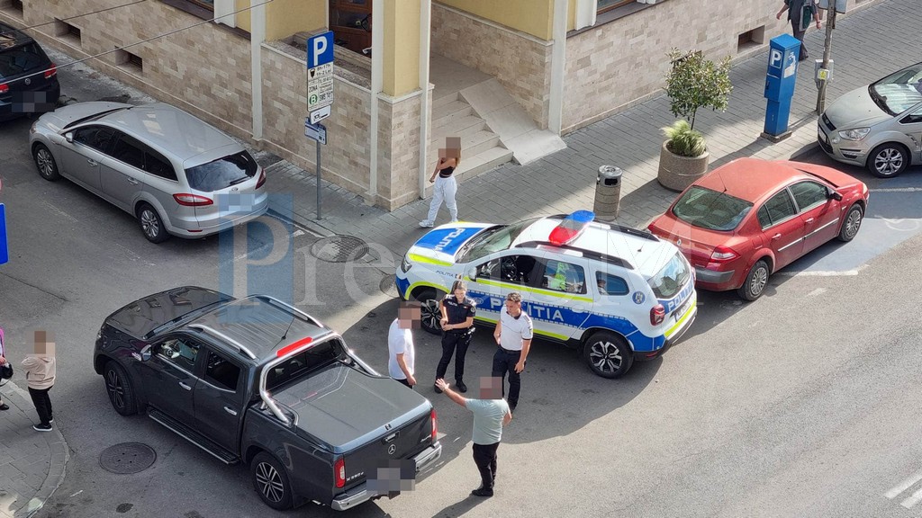FOTO. Accident minor, scandal major în centrul municipiului Satu Mare. ”Stranierul” a făcut spectacol