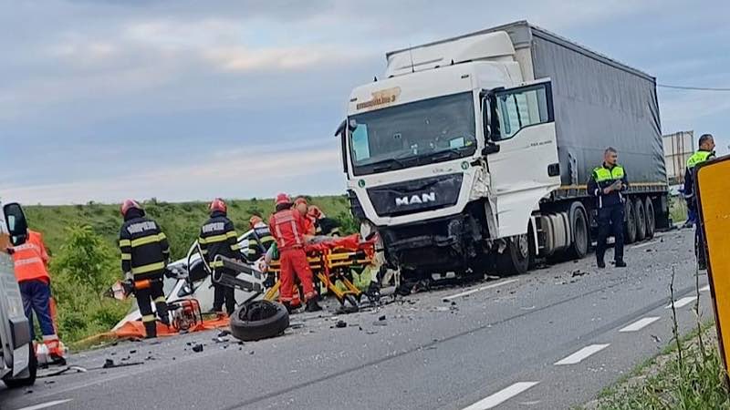 FOTO/VIDEO. Accident cumplit, cu patru morți, în județul vecin. Printre victime, doi adolescenți