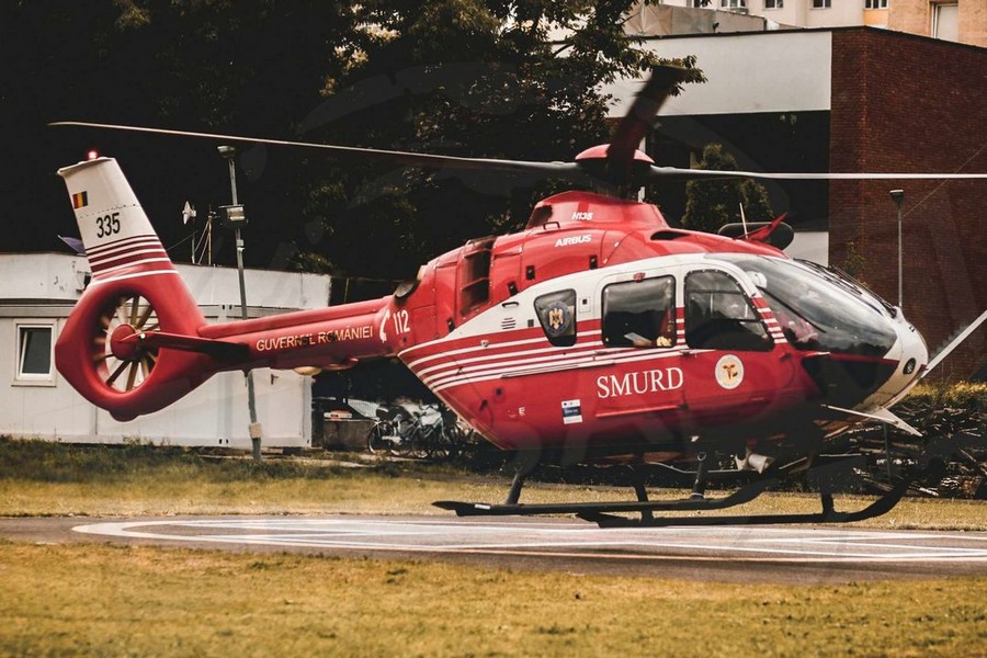 Accident grav la Carei: un muncitor a căzut de la 4 metri înălțime. Elicopterul SMURD l-a preluat