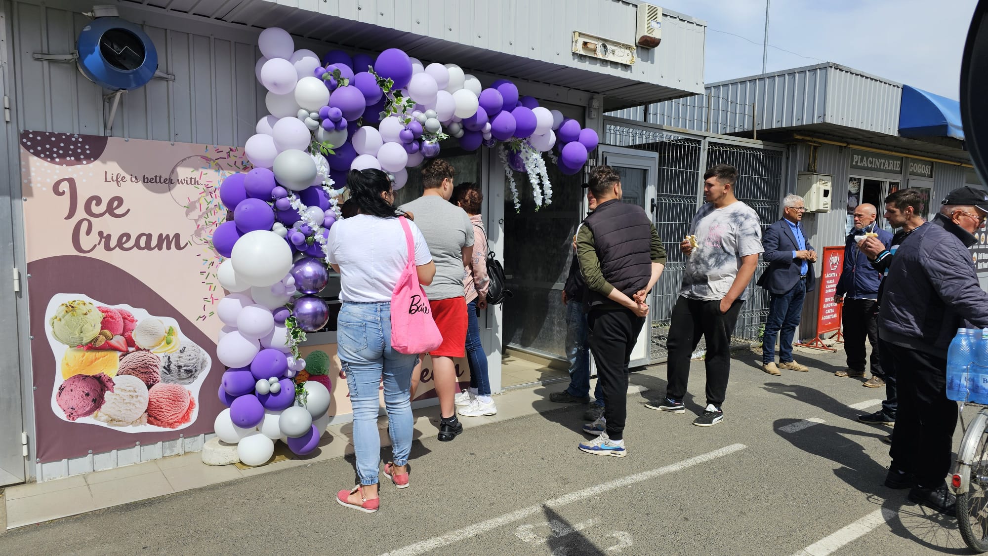 FOTO. S-a deschis Gelateria Delice, în Piața de Vechituri! Zeci de arome, înghețată artizanală