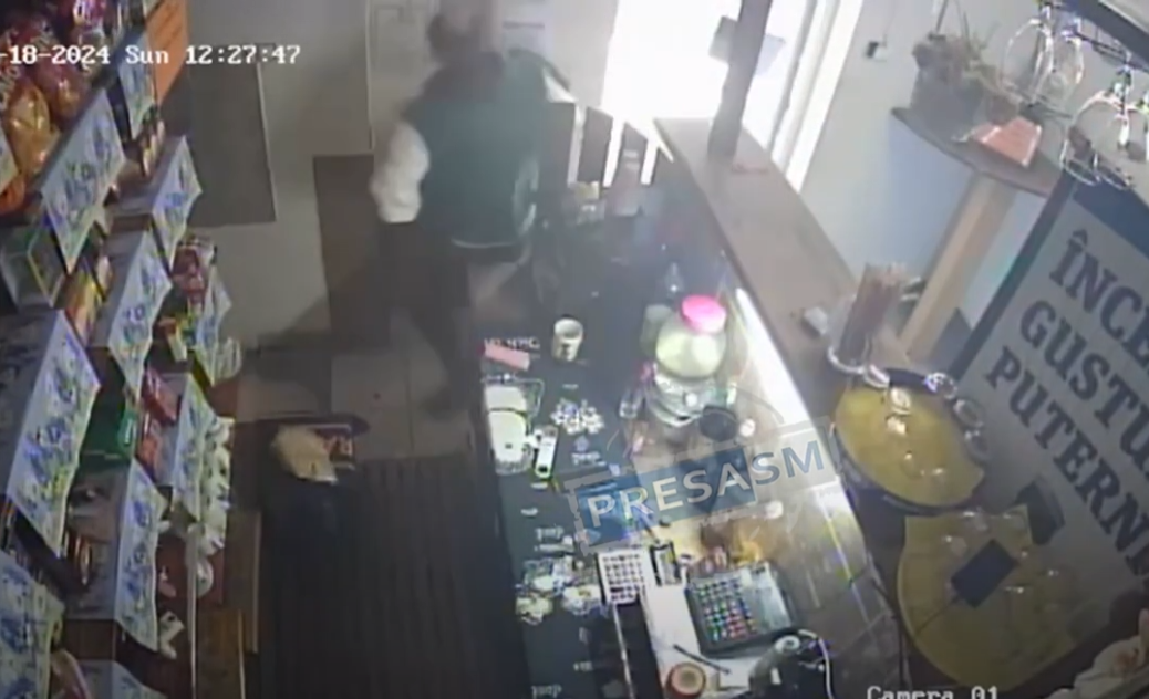VIDEO. A furat banii dintr-un bar din Satu Mare ca să aibă ce ”sparge” la păcănele