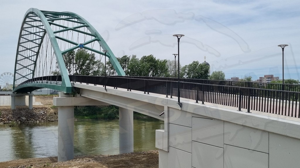 Primarul a făcut anunțul. Când se deschide pasarela pietonală