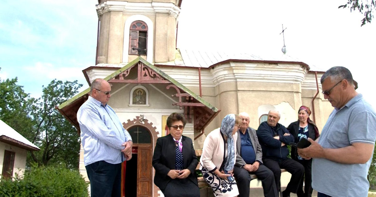 Scandal cu iz de telenovelă într-o comună din țară. Preotul, acuzat că a vrut să fugă cu amanta și cheile de la biserică