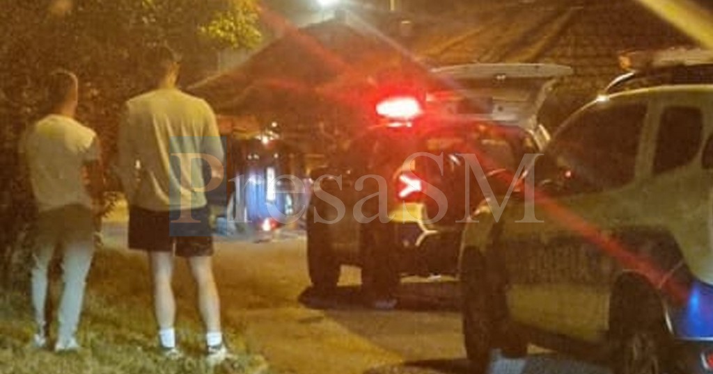 FOTO/VIDEO. Accident la miez de noapte în Satu Mare. Șoferul băut, pozitiv și la drugtest. A lovit o mașină parcată