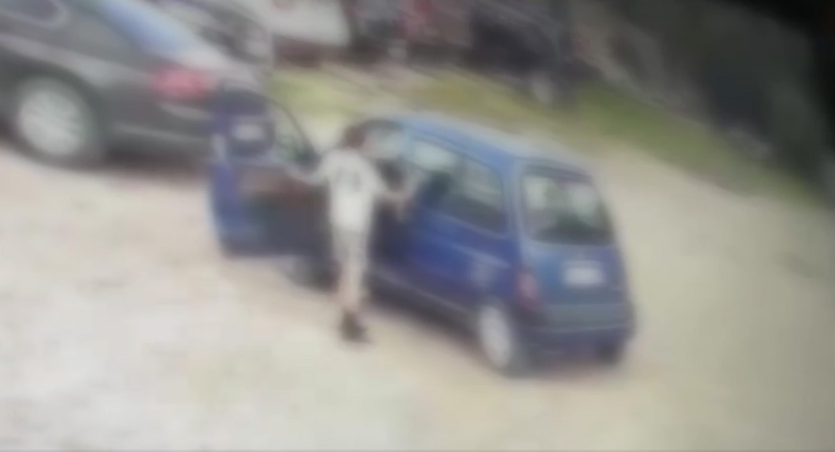VIDEO. Se întâmplă în România. Trei copii, filmați în timp ce fură mașini. S-au urcat la volan și le-au distrus