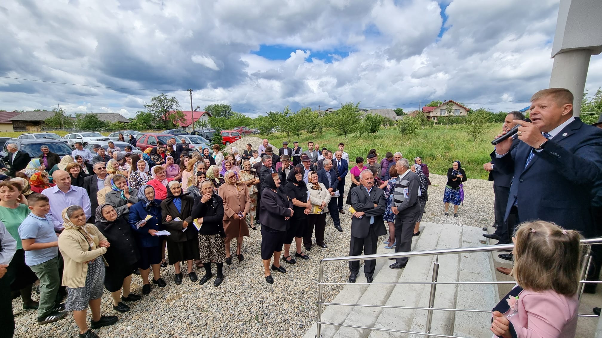 VIDEO. Octavian Petric, primit cu brațele deschise în Țara Codrului. Localnic: ”Ne-a ajutat foarte mult”