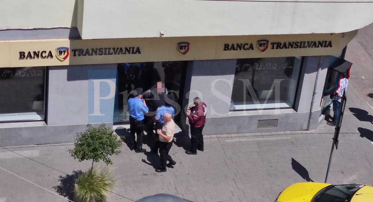 VIDEO. Scandal la o bancă din municipiul Satu Mare. A strigat la Poliția Locală și agenții de pază