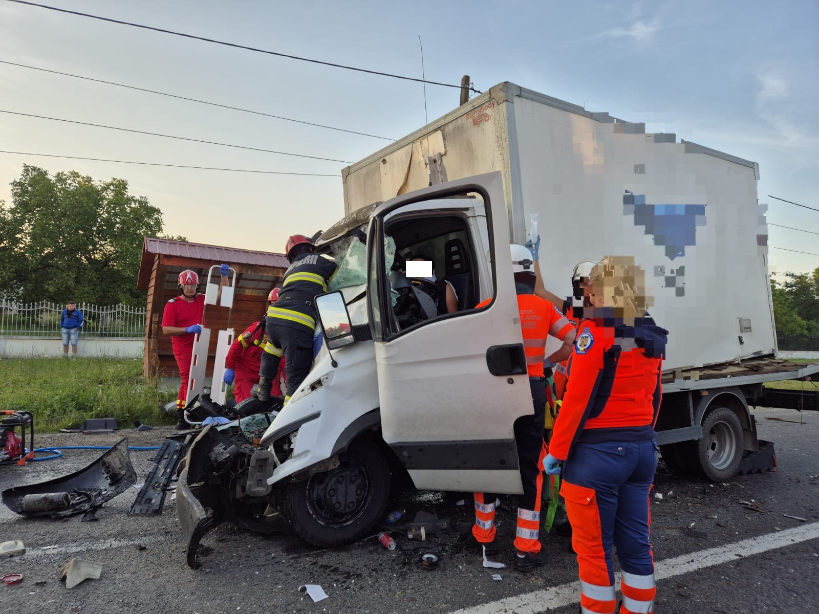 FOTO. Accident teribil în județ! Victimă salvată după zeci de minute de resuscitare