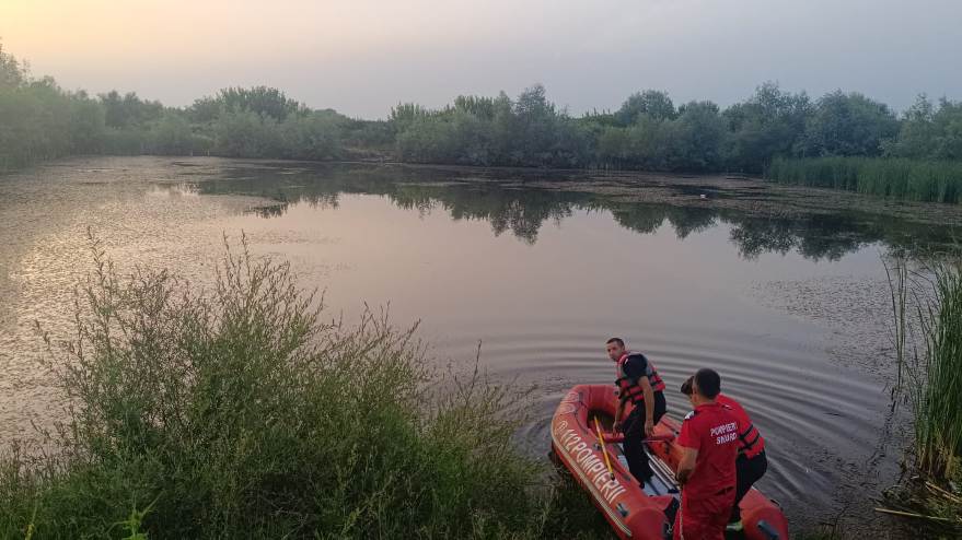 FOTO. Tragedie în județul vecin. Doi tineri au murit înecați după ce au mers la scăldat. Al treilea a reușit să se salveze