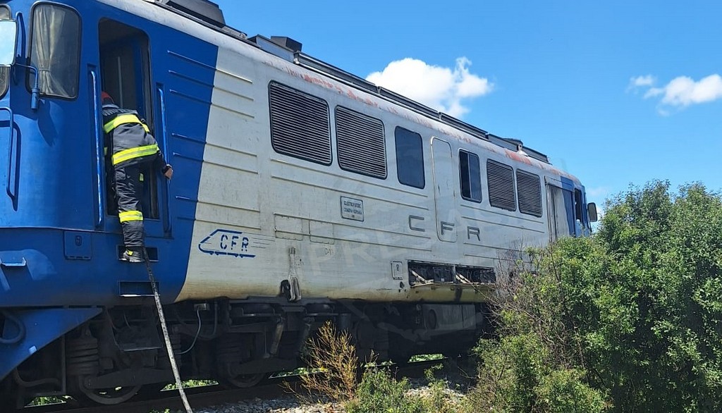 Mașină lovită de tren, astăzi, în județul Satu Mare