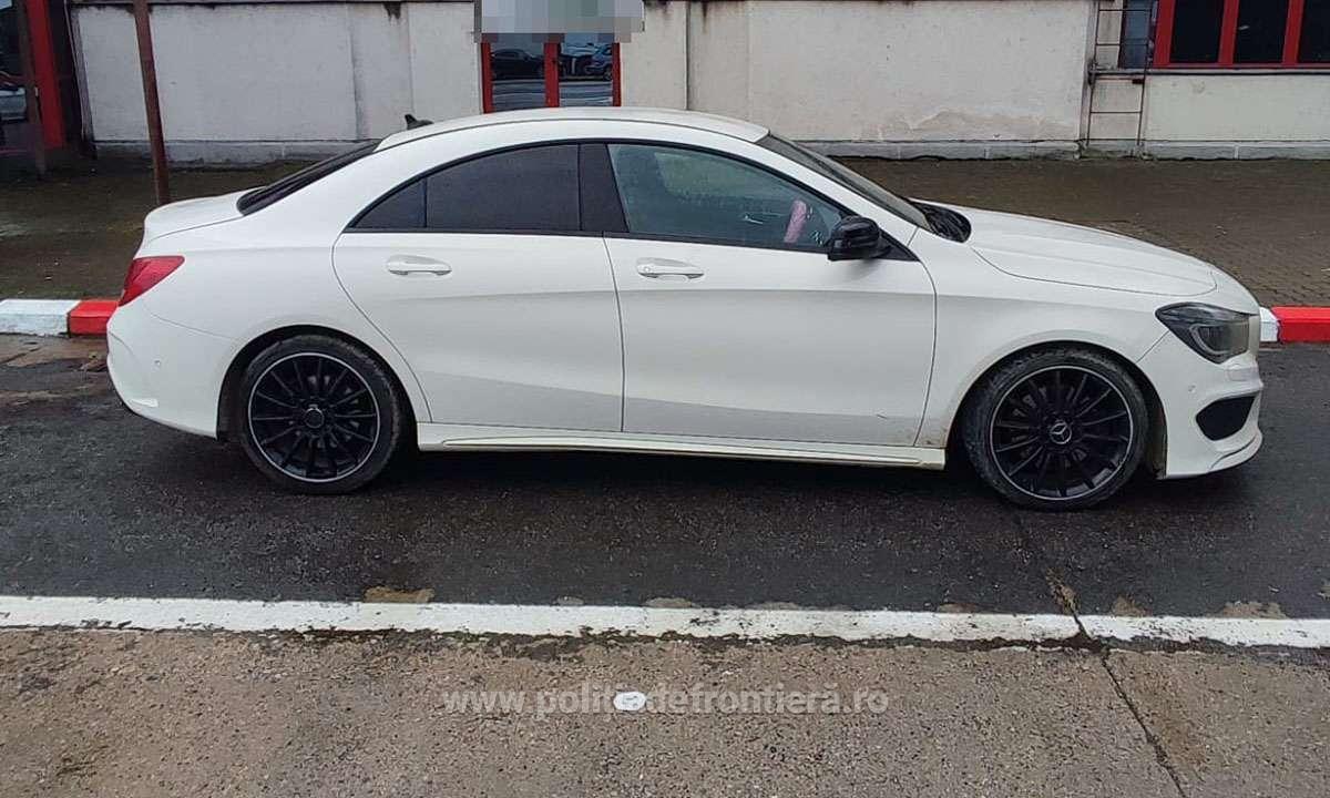 FOTO. Tânăr lăsat fără Mercedes în Vama Petea. Se pregătea să îl arate prietenilor...