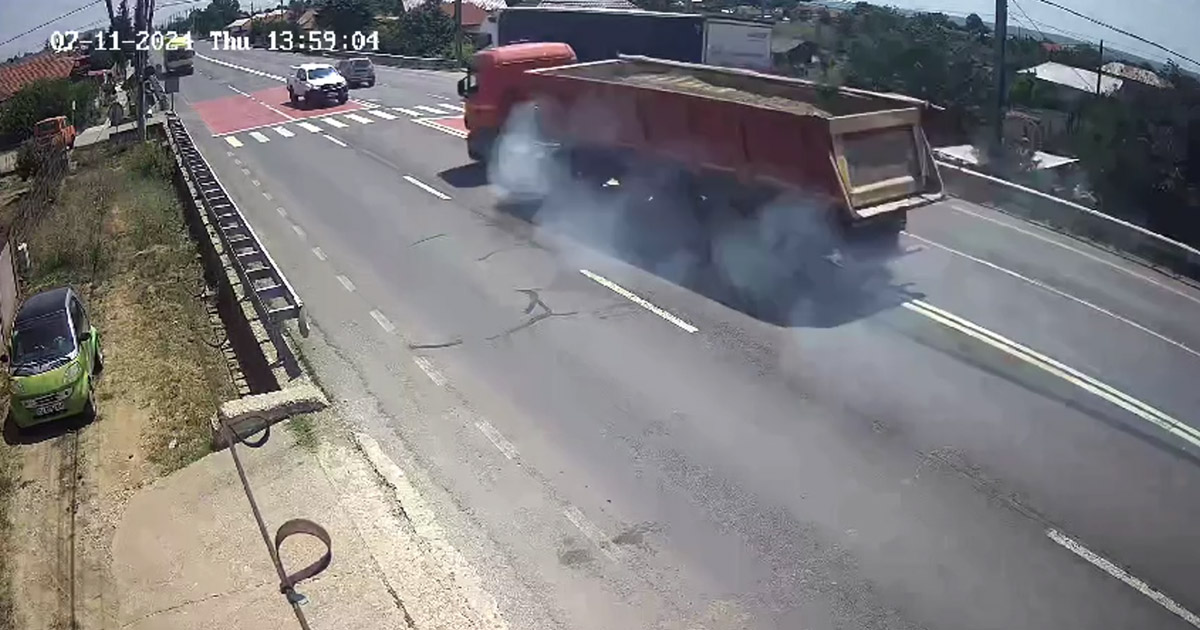 VIDEO. Accident șocant în țară. Camion scăpat de sub control, pe contrasens