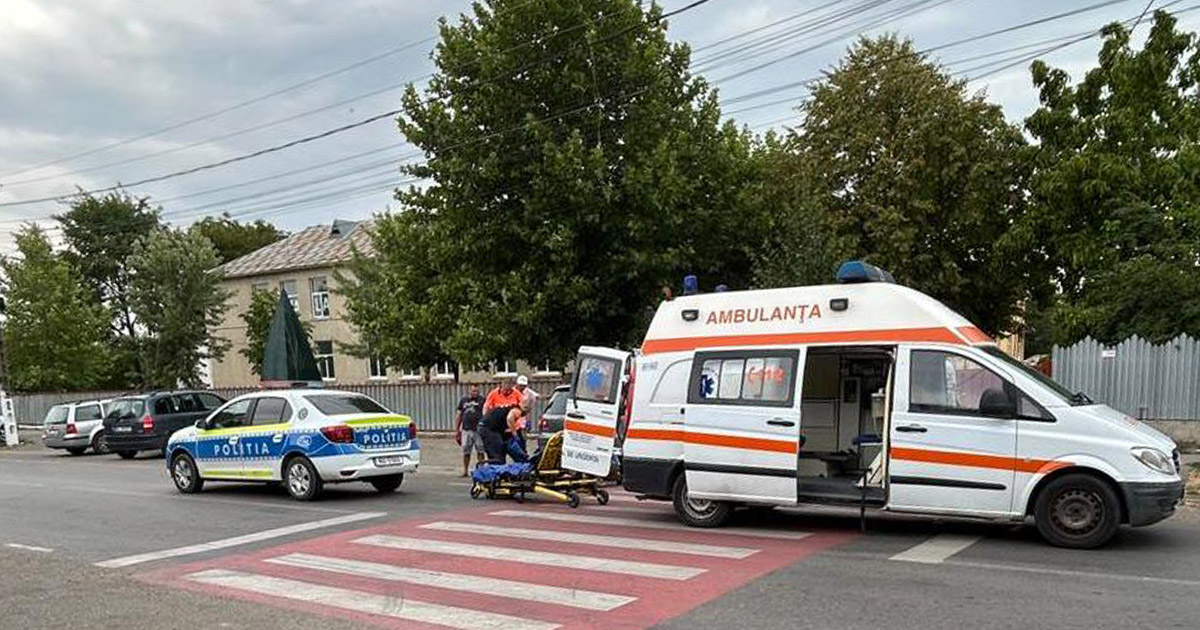 O șoferiță a dat cu mașina peste un bunic, pe trecerea de pietoni, în județul Satu Mare