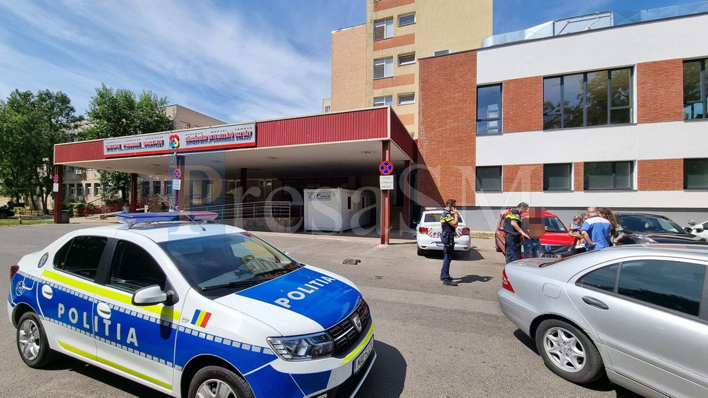 Bătaie pentru un loc de parcare în municipiul Satu Mare. Totul s-a terminat la Urgență și Poliție