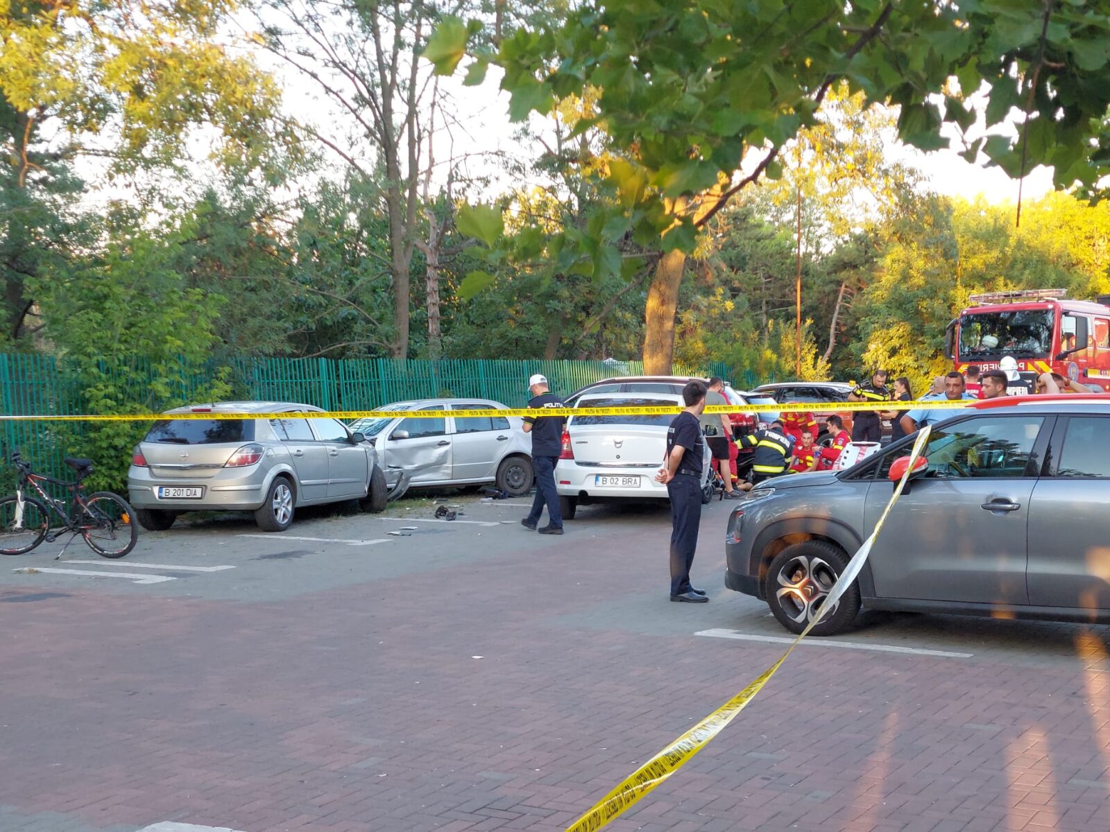 FOTO/VIDEO. Accident cumplit în țară.  Doi copilaşi, spulberați de un adolescent fără permis. Băiatul de 9 ani a murit, fetiţa şi-a pierdut un picior