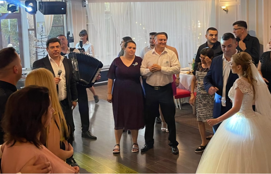 VIDEO. Ghiță Munteanu, gest IMENS prin care a emoționat o întreagă nuntă