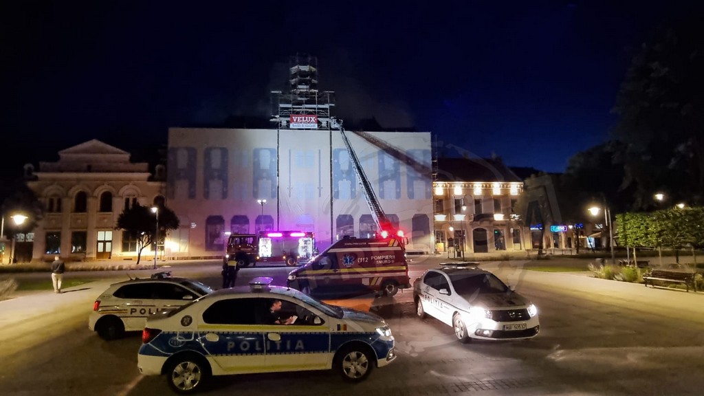 FOTO/VIDEO. Incendiu la Hotelul Dacia. Pompierii spun că totul a pornit de la o țigară