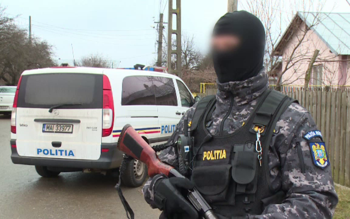 Soții groazei din județul Satu Mare. Au vrut să incendieze doi polițiști! “Poliţista dracului, te omor”